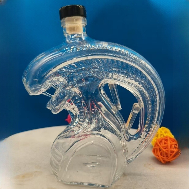 Alien Xenomorph Shaped Whiskey - Model Kit Gundam ulasan dan harga